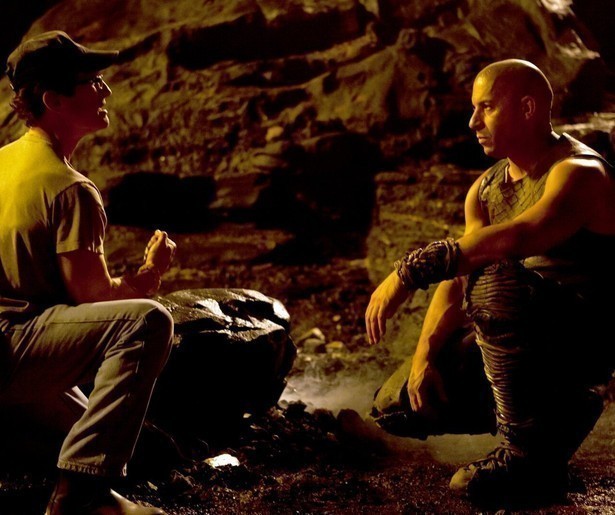 Vin Diesel wordt in Riddick achtergelaten op een andere planeet
