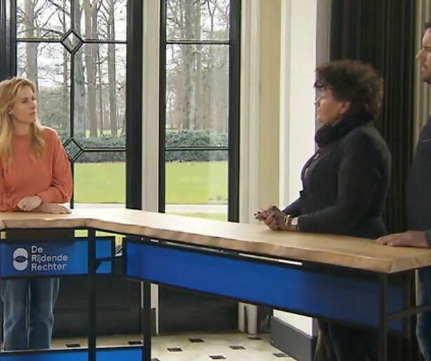 De TV van gisteren: Kijkers smullen van rondslingerende golfballen in De Rijdende Rechter