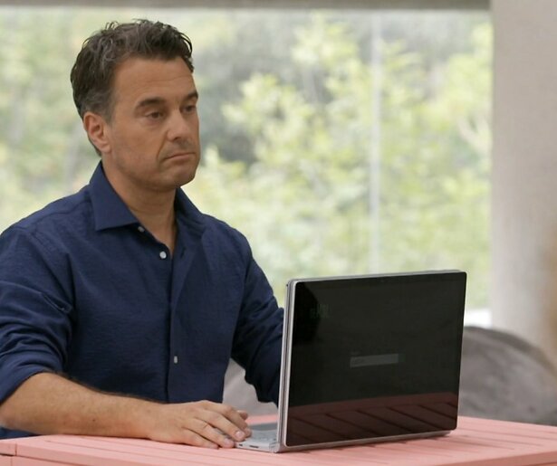 Wie moet er na Wie Is de Mol-deelnemer Babs Schutte het speelveld verlaten?