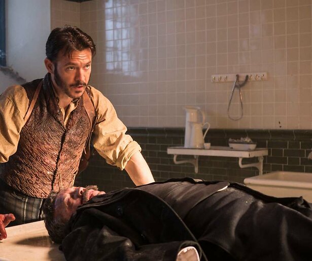 Adam Rothenberg moet een epidemie zien te stoppen in Ripper Street