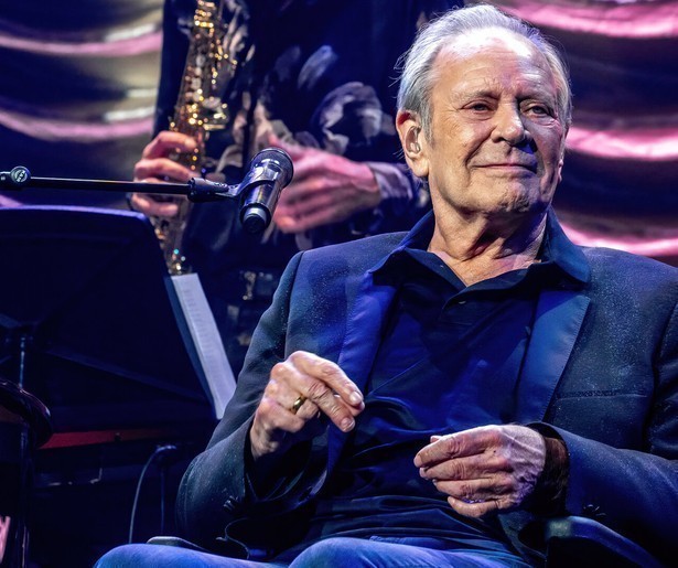 Zing mee met het emotionele afscheidsconcert van Rob de Nijs