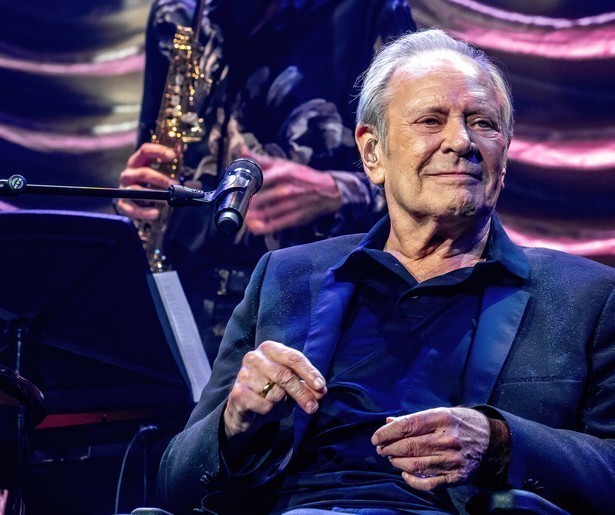 NPO1 zendt het indrukwekkende afscheidsconcert van Rob de Nijs opnieuw uit