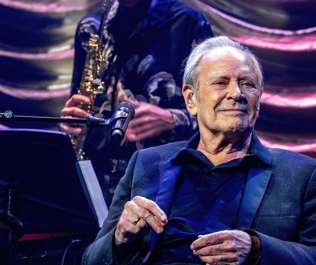 Omroep MAX zendt het afscheidsconcert van Rob de Nijs opnieuw uit