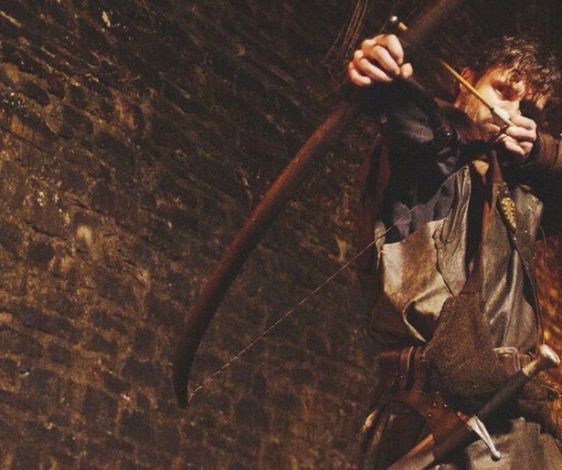 Taron Egerton schiet als Robin Hood met scherp
