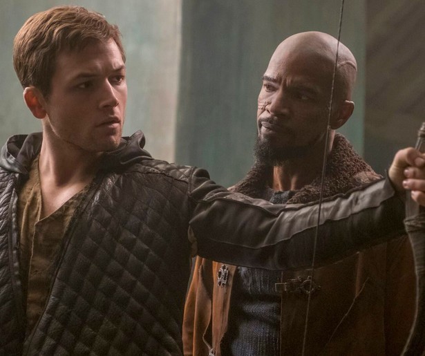 Taron Egerton schiet met scherp in Robin Hood