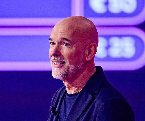 Rob Kamphues drijft quizzers én zichzelf tot het uiterste in Lotto De Quizmarathon
