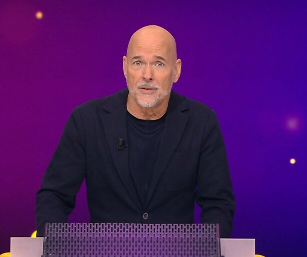 De Quizmarathon blijkt ook voor presentator Rob Kamphues een ware uitputtingsslag