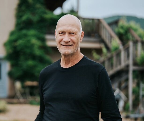 Maak kennis met Rob Kamphuis (65) uit B&B Vol Liefde 2025