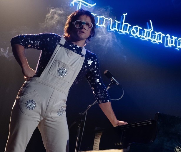 Taron Egerton is Elton John in de biografie Rocketman