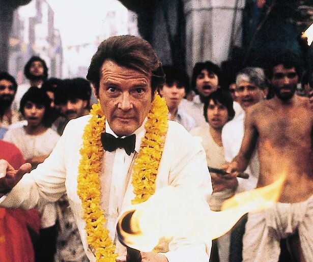 Roger Moore en de zoektocht naar het Fabergé-ei in Octopussy