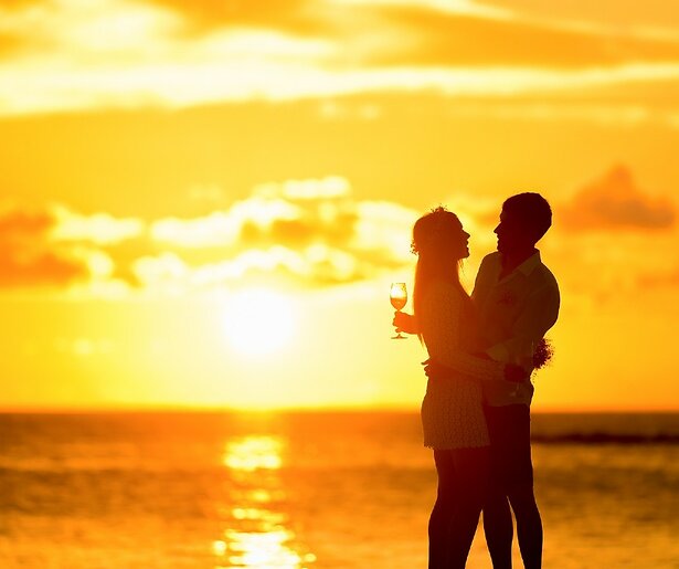 Onervaren daters gezocht voor nieuwe realityshow in het buitenland