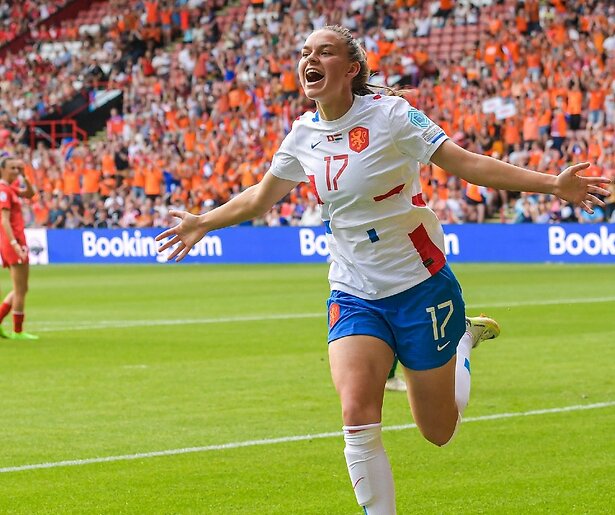 De TV van gisteren: Ruim 1,6 miljoen kijkers zien Oranje Leeuwinnen kwartfinale bereiken