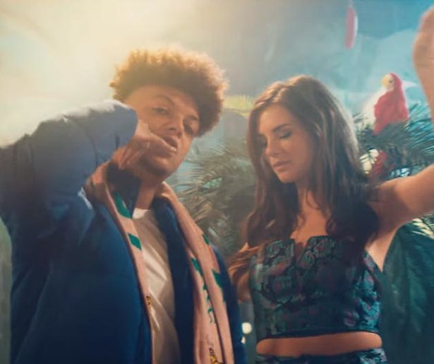 Ronnie Flex kan niet lachen om zijn TV Kantine persiflage