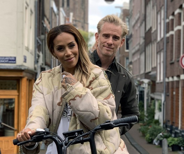 Glennis Grace huilt uit bij Art Rooijakkers 