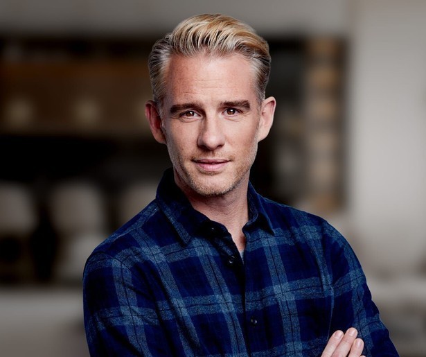 Art Rooijakkers brengt in de seizoensstart van Rooijakkers Over de Vloer een bezoekje aan Rico Verhoeven