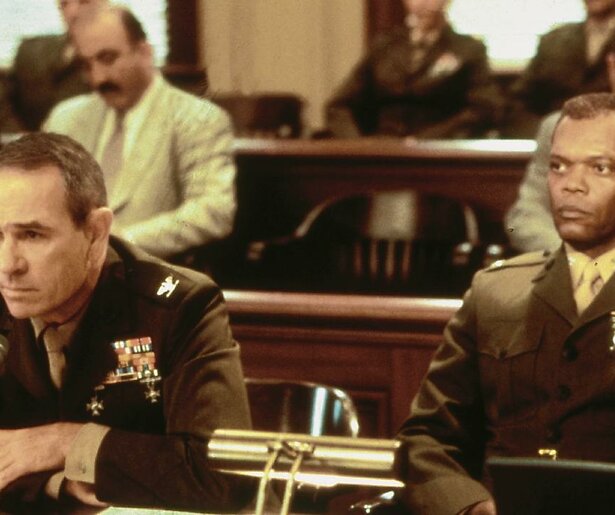 Samuel L. Jackson en Tommy Lee Jones staan voor enorm hete vuren in Rules of Engagement