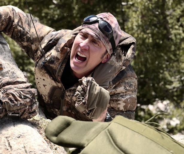 Heeft Nicolas Cage een neusje voor cocaïne in Running with the Devil?