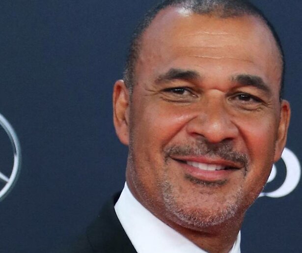 Ruud Gullit reikt prijs uit op het Gouden Televizier-Ring Gala