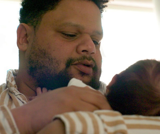 De kwetsbaarheid van een uitzonderlijke zwangerschap in Ryan Is Zwanger