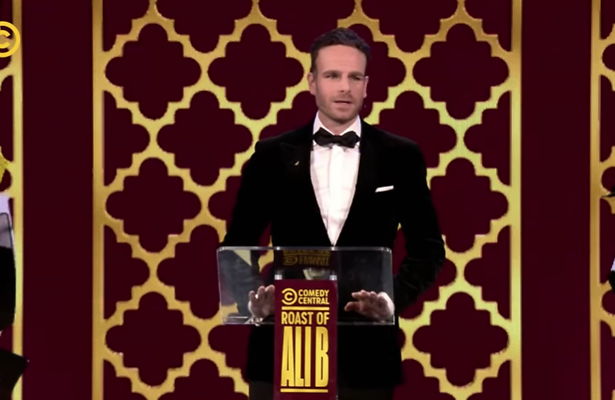 Videosnack: De hele #AliRoast van Henry van Loon