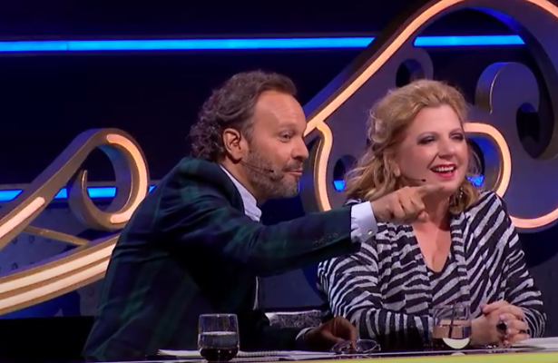 Videosnack: Carlo Boszhard beledigt de Zebra in The masked singer