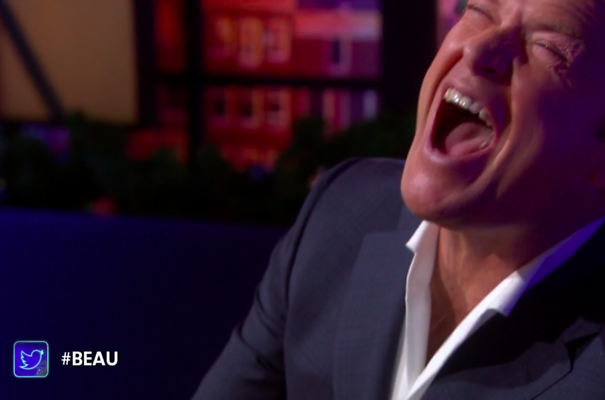 Heftig: Beau van Erven Dorens zet zichzelf in de fik tijdens talkshow 