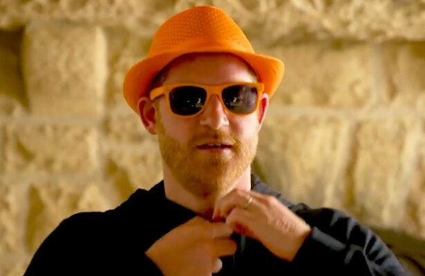 Prins Harry praat Nederlands