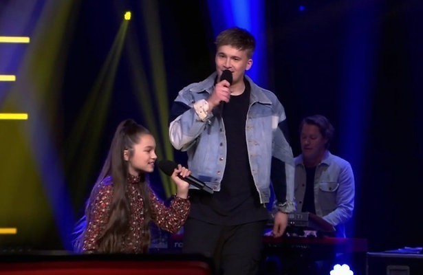 Snelle verrast The Voice Kids-deelnemer met spontaan duet