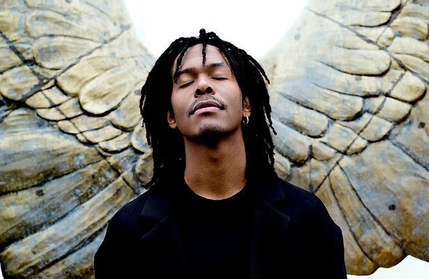 Videosnack: Kijk de videoclip Grow van Jeangu Macrooy