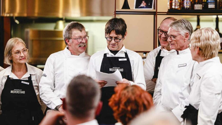 Kris Mees (in het midden) in Restaurant Misverstand