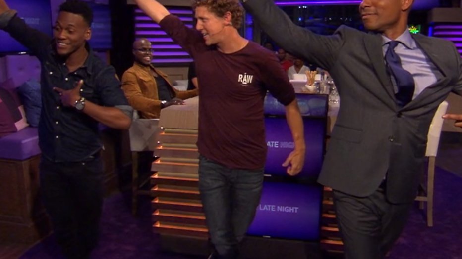 YouTube-hit: Jochem Myjer danst sterren van de hemel in RTL Late Night YouTube-hit: Jochem Myjer danst sterren van de hemel in RTL Late Night