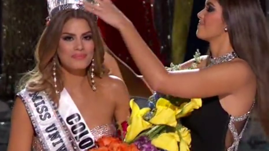 YouTube-hit: Presentator roept verkeerde uit tot Miss Universe YouTube-hit: Presentator roept verkeerde uit tot Miss Universe