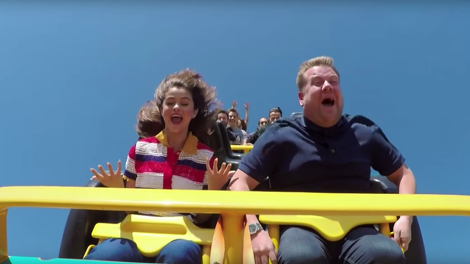 Videosnack: Selena Gomez en James Corden zingen in de achtbaan
