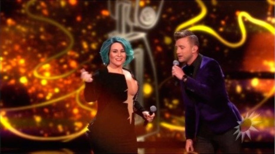 Trijntje trekt 'scheurjurk' uit de kast Trijntje trekt 'scheurjurk' uit de kast
