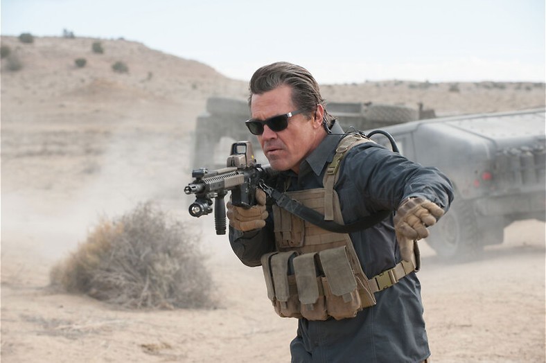 Josh Brolin en Benicio Del Toro tegen de mensensmokkelaars