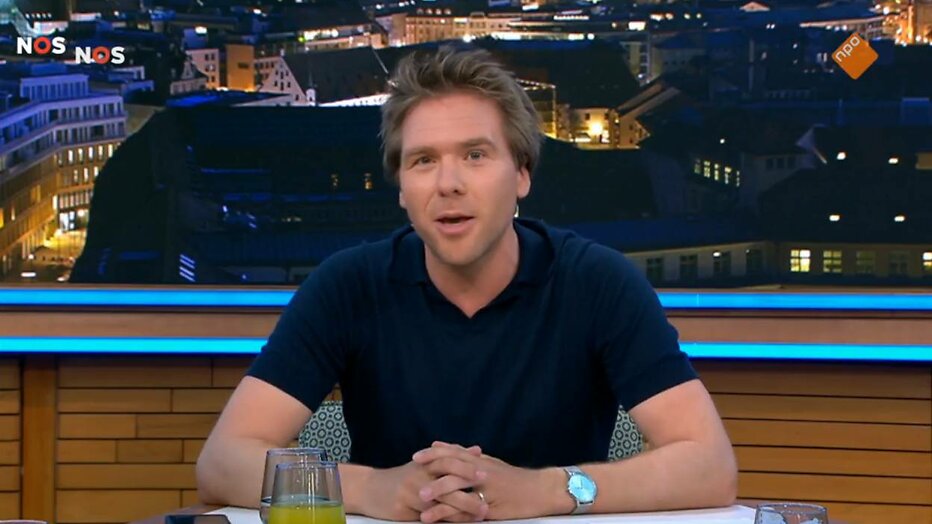Sjoerd van Ramshorst presenteert Studio Fußball. Sjoerd van Ramshorst presenteert Studio Fußball.