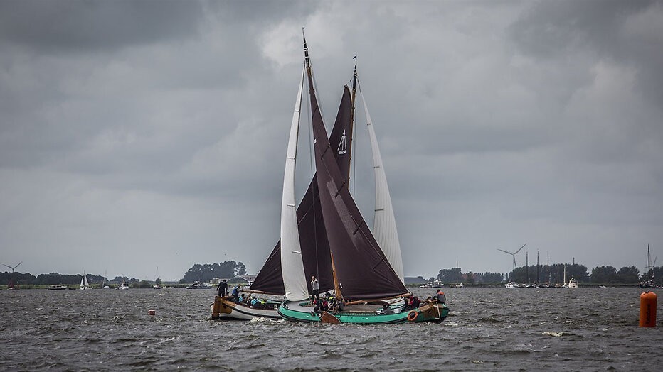 Skûtsjesilen bij Elahuizen Skûtsjesilen bij Elahuizen