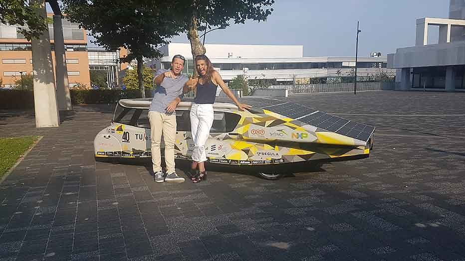 Racen met zonnewagens in Solar World Challenge Racen met zonnewagens in Solar World Challenge