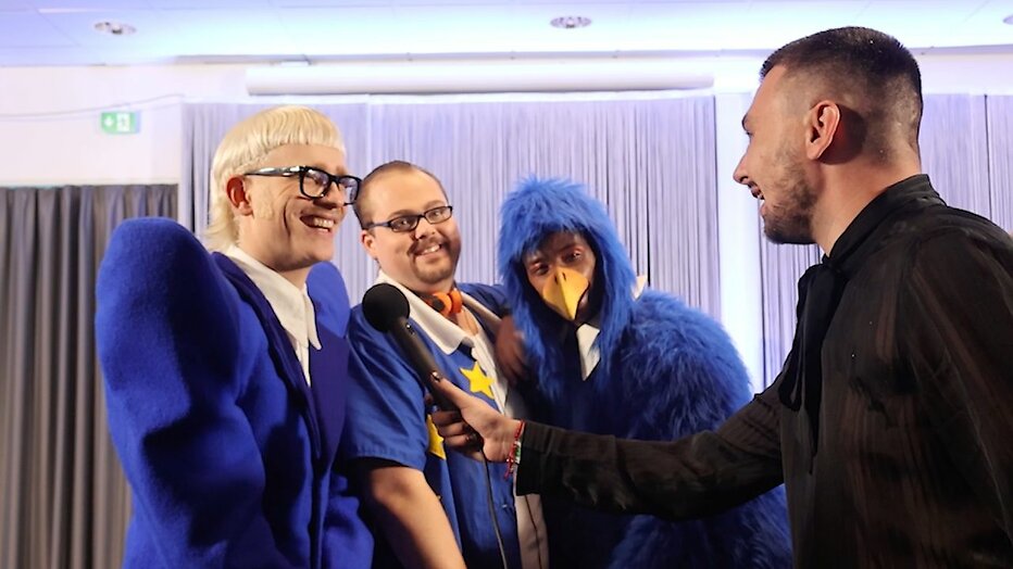 Joost Klein op de turquoise loper van het Eurovisie Songfestival 2024 Joost Klein op de turquoise loper van het Eurovisie Songfestival 2024