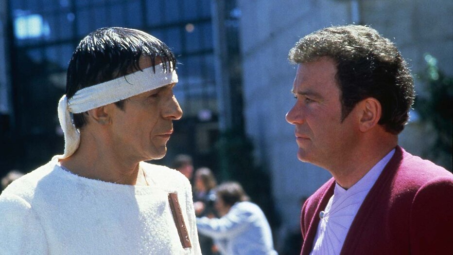 Leonard Nimoy als Spock en William Shatner als Kirk in Star Trek IV: The Voyage Home Leonard Nimoy als Spock en William Shatner als Kirk in Star Trek IV: The Voyage Home