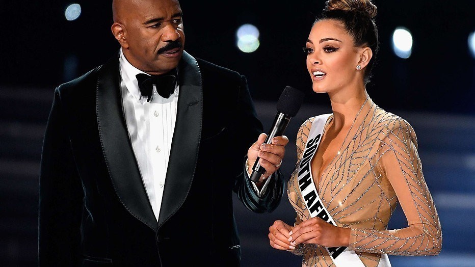 Steve Harvey mag ook dit jaar Miss Universe aan elkaar praten Steve Harvey mag ook dit jaar Miss Universe aan elkaar praten