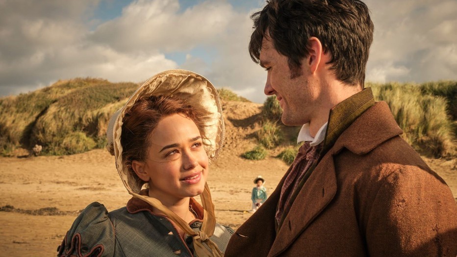 Rose Williams als Charlotte Heywood in Sanditon