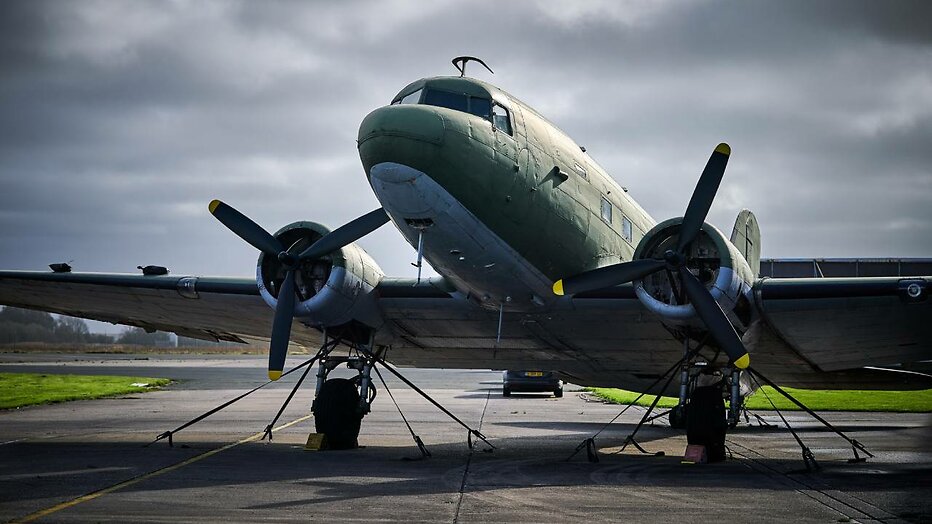 Het terrein van de theaterhangaar waar de musical Soldaat van Oranje speelt. 