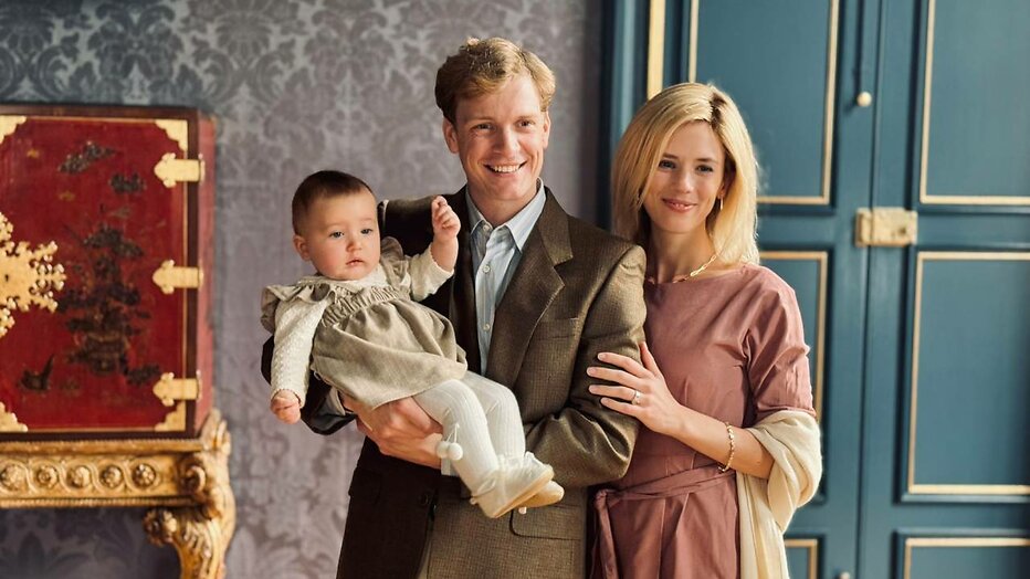 Martijn Lakemeier als Willem-Alexander en Delfina Chaves als Máxima in de serie.