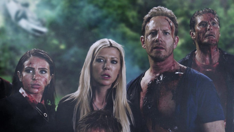 Tara Reid en Ian Ziering in Sharknado 4: The 4th Awakens Tara Reid en Ian Ziering in Sharknado 4: The 4th Awakens