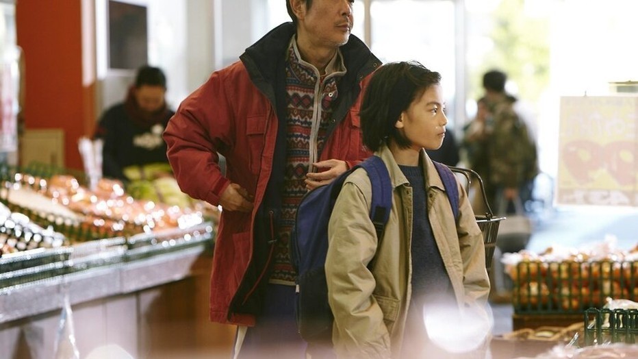 Lily Franky en Jyo Kairi in Shoplifters