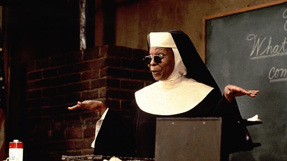 Whoopi Goldberg als Sister Mary Clarence in Sister Act 2: Back in the Habit Whoopi Goldberg als Sister Mary Clarence in Sister Act 2: Back in the Habit