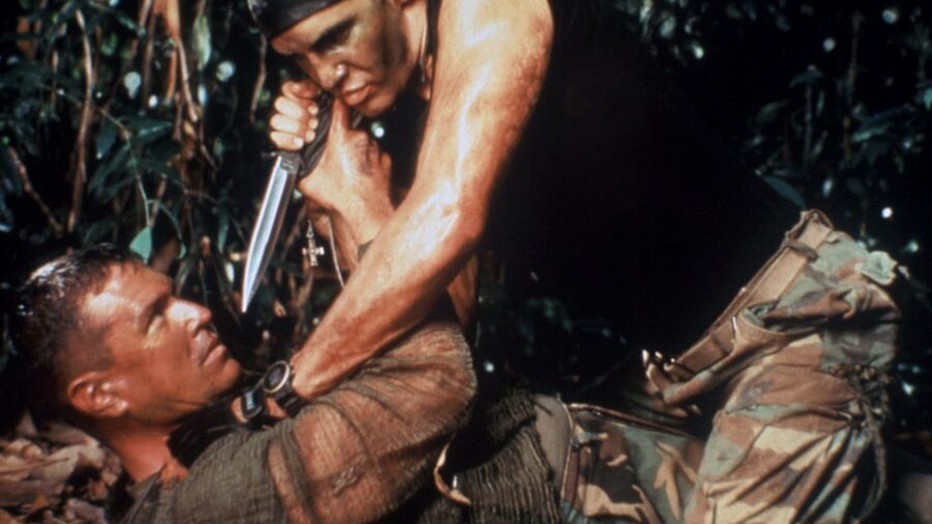 Tom Berenger en Billy Zane in Sniper