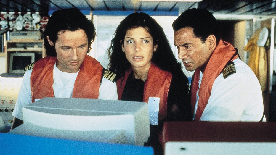Brian McCardie, Sandra Bullock en Temuera Morrison in Speed 2: Cruise Control