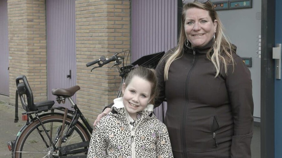 Lianne en Senna uit Steenrijk, Straatarm